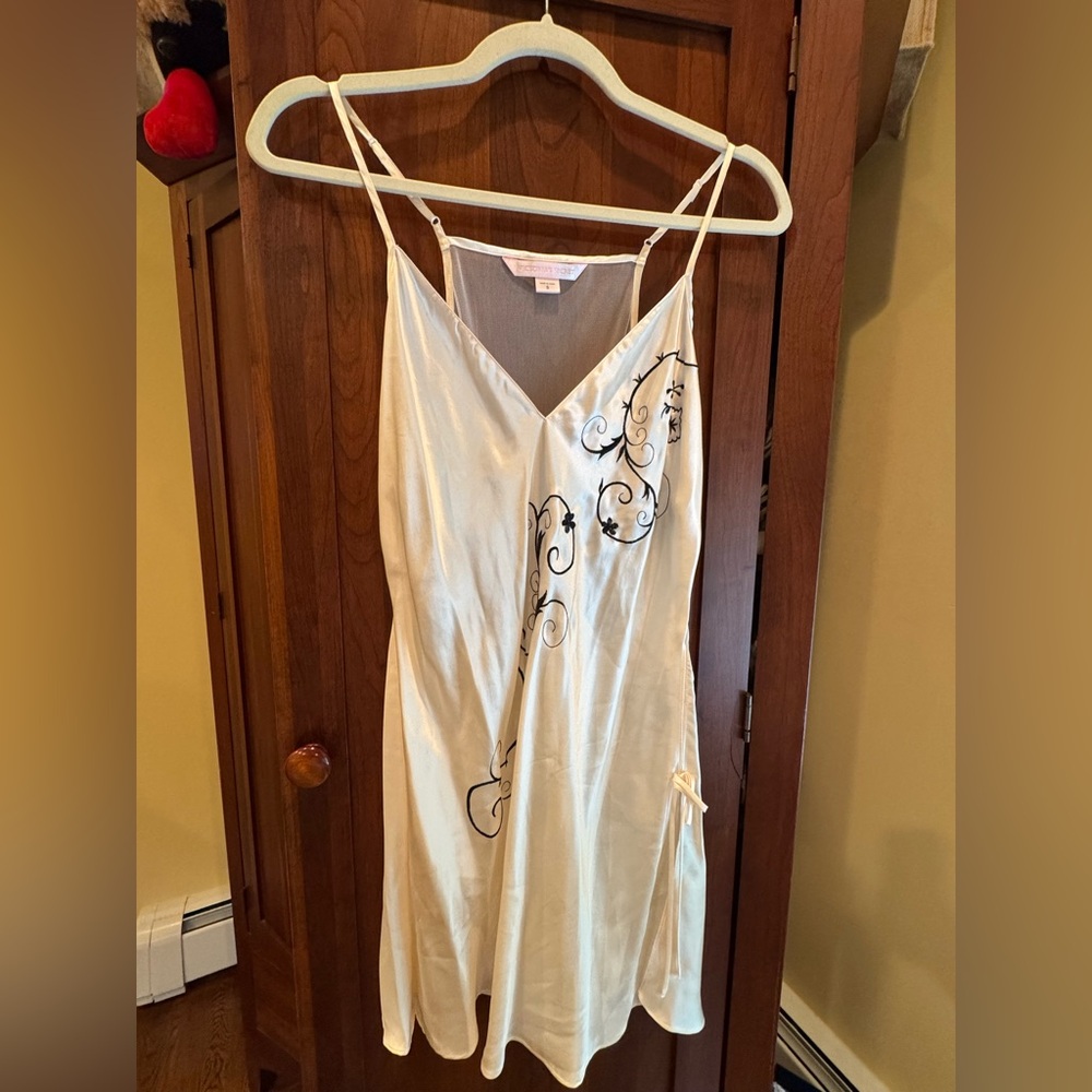 Victoria’s Secret nightgown w/Black Embroidery matching robe for sale too